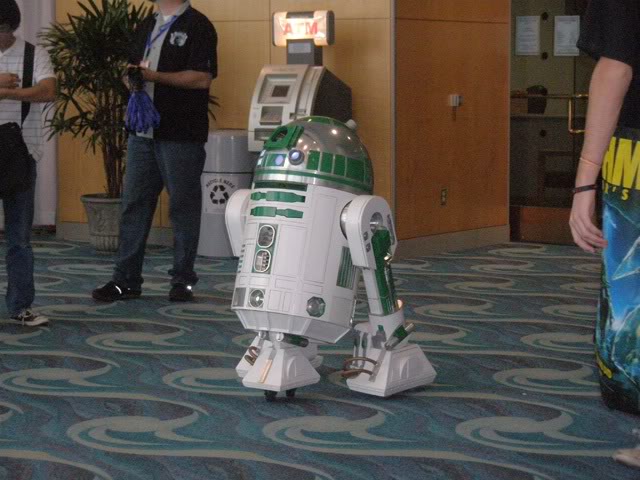 2010 Long Beach Comic Con R2 unit