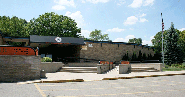 Main entrance to Hunt Elementary School